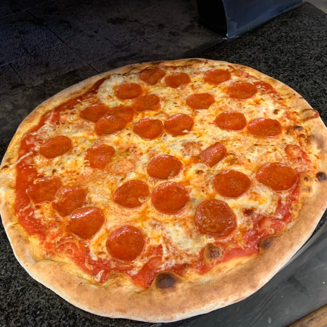 (16") PEPPERONI PIZZA.
